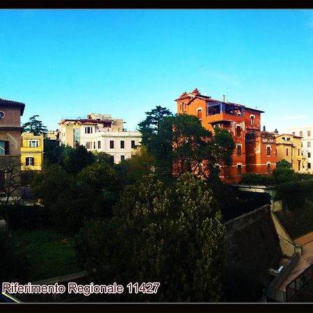 Roma Manuela'S Cozy Guest House Trastevere Bagian luar foto