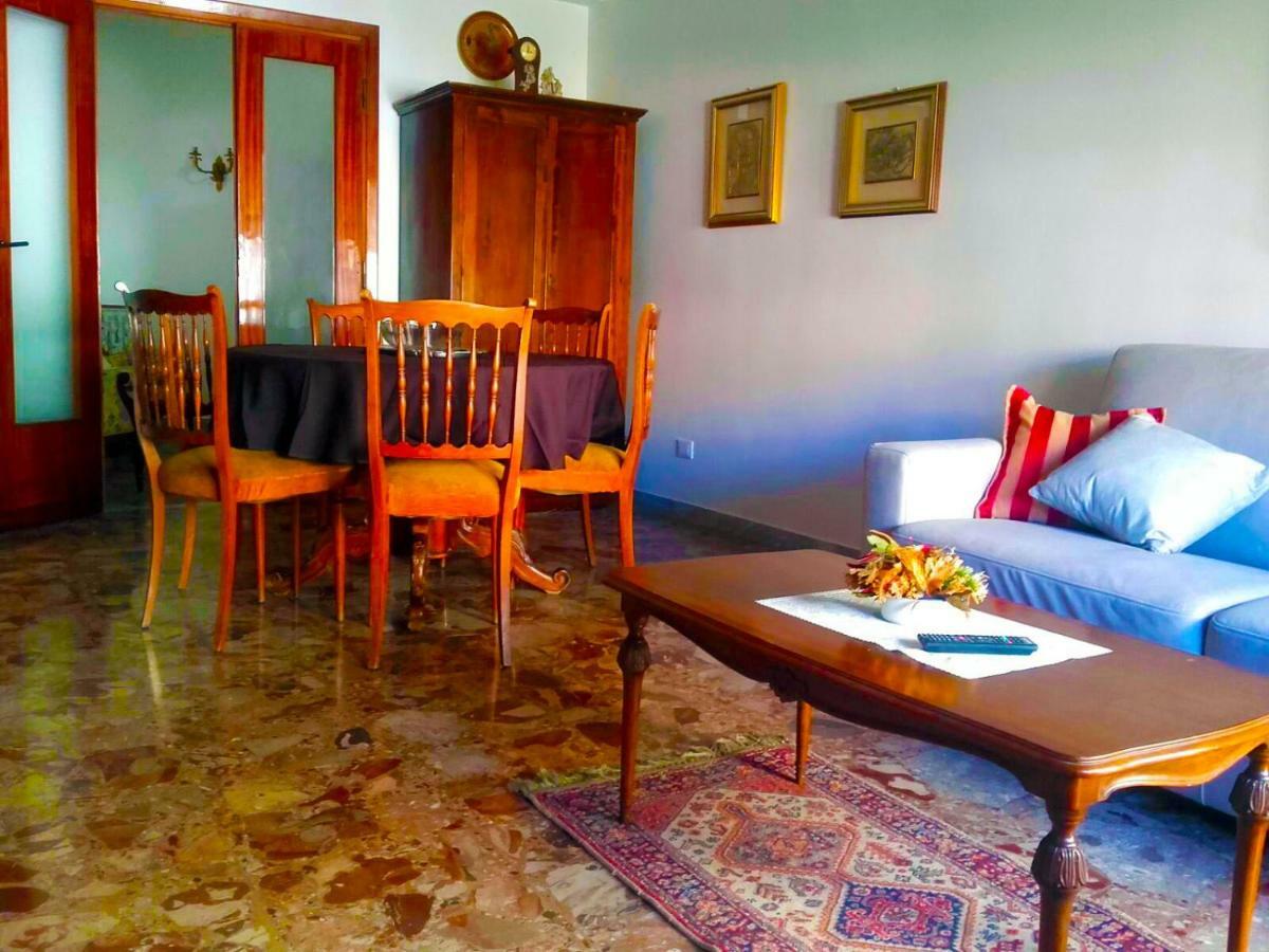 Roma Manuela'S Cozy Guest House Trastevere Bagian luar foto
