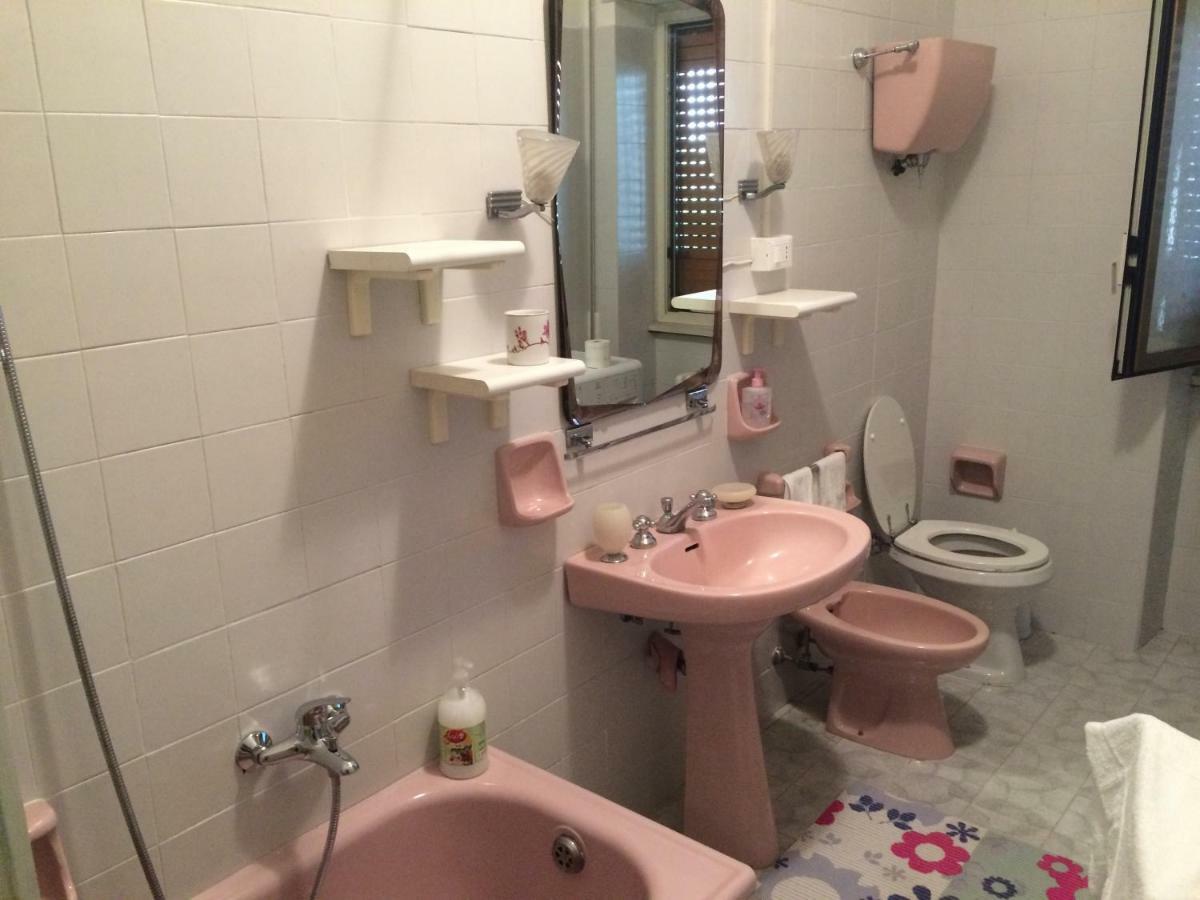 Roma Manuela'S Cozy Guest House Trastevere Bagian luar foto