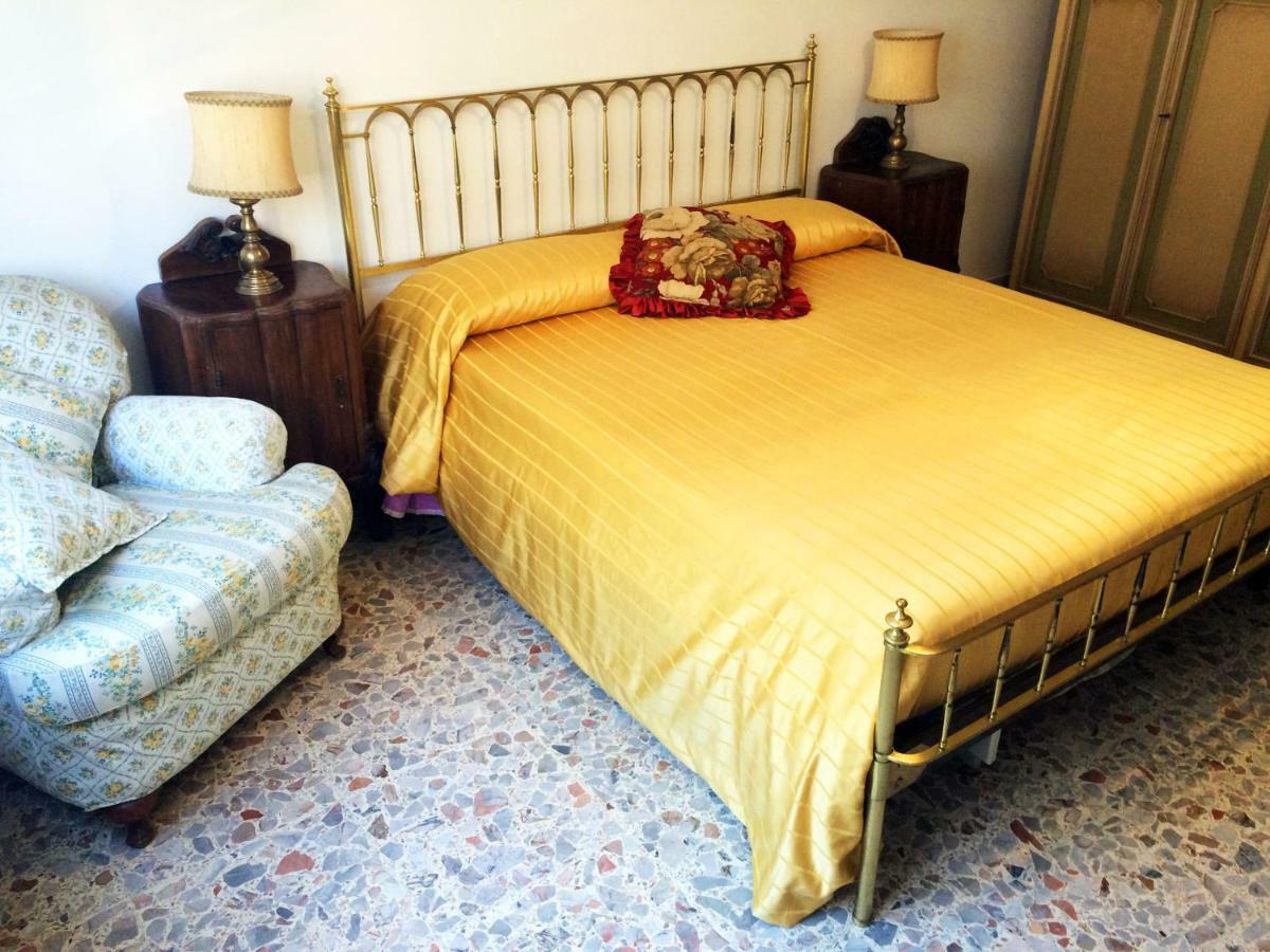 Roma Manuela'S Cozy Guest House Trastevere Bagian luar foto