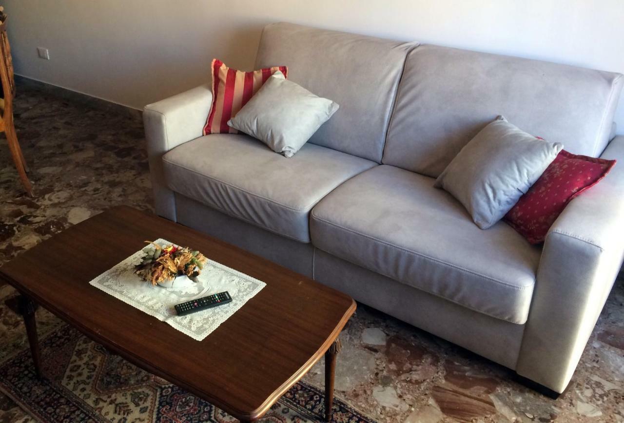 Roma Manuela'S Cozy Guest House Trastevere Bagian luar foto