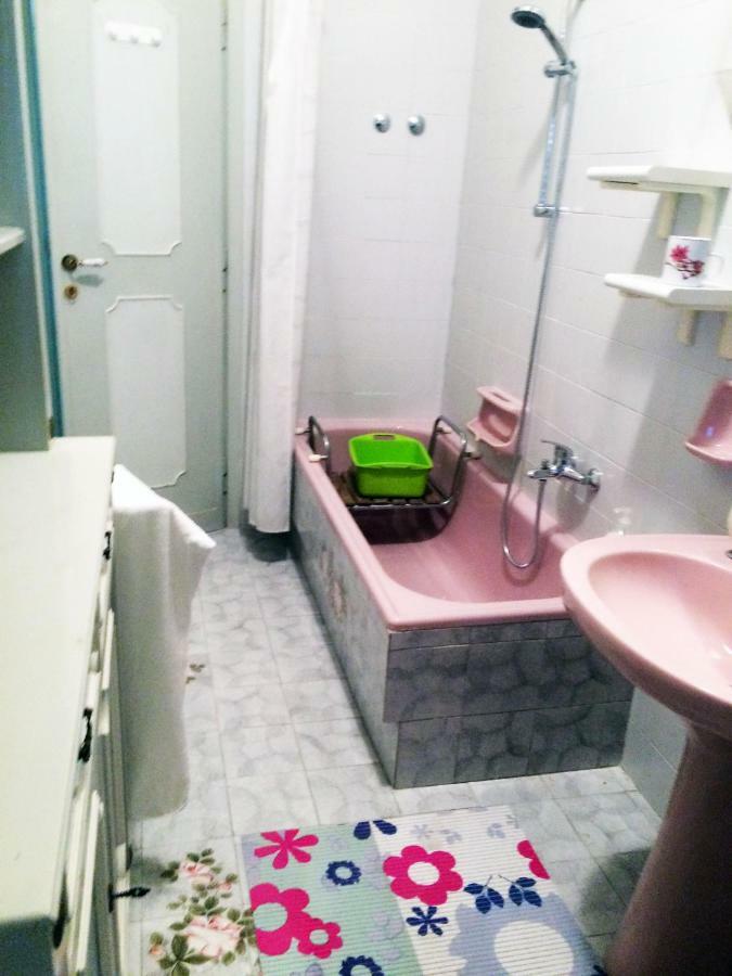 Roma Manuela'S Cozy Guest House Trastevere Bagian luar foto