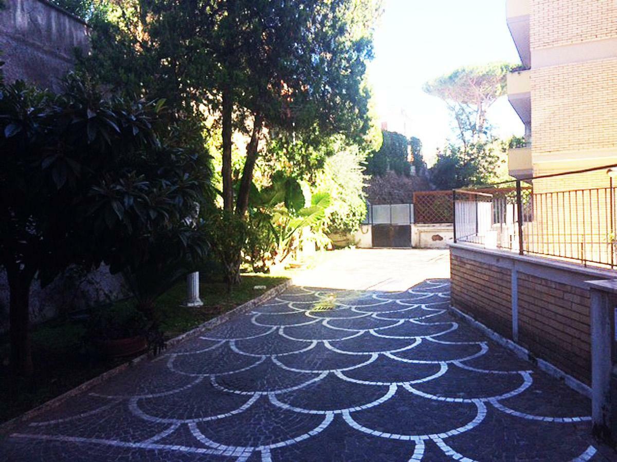 Roma Manuela'S Cozy Guest House Trastevere Bagian luar foto
