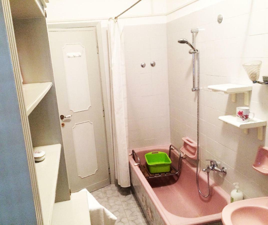 Roma Manuela'S Cozy Guest House Trastevere Bagian luar foto