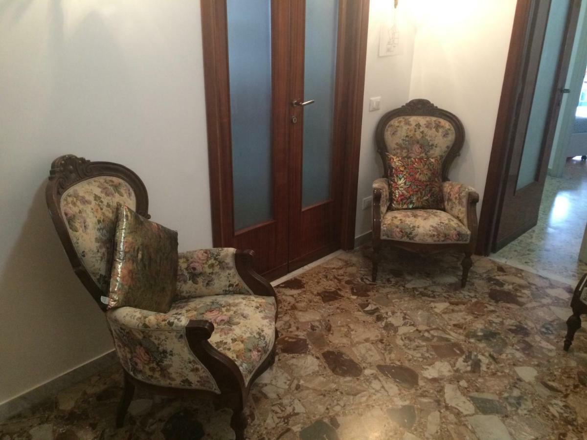 Roma Manuela'S Cozy Guest House Trastevere Bagian luar foto