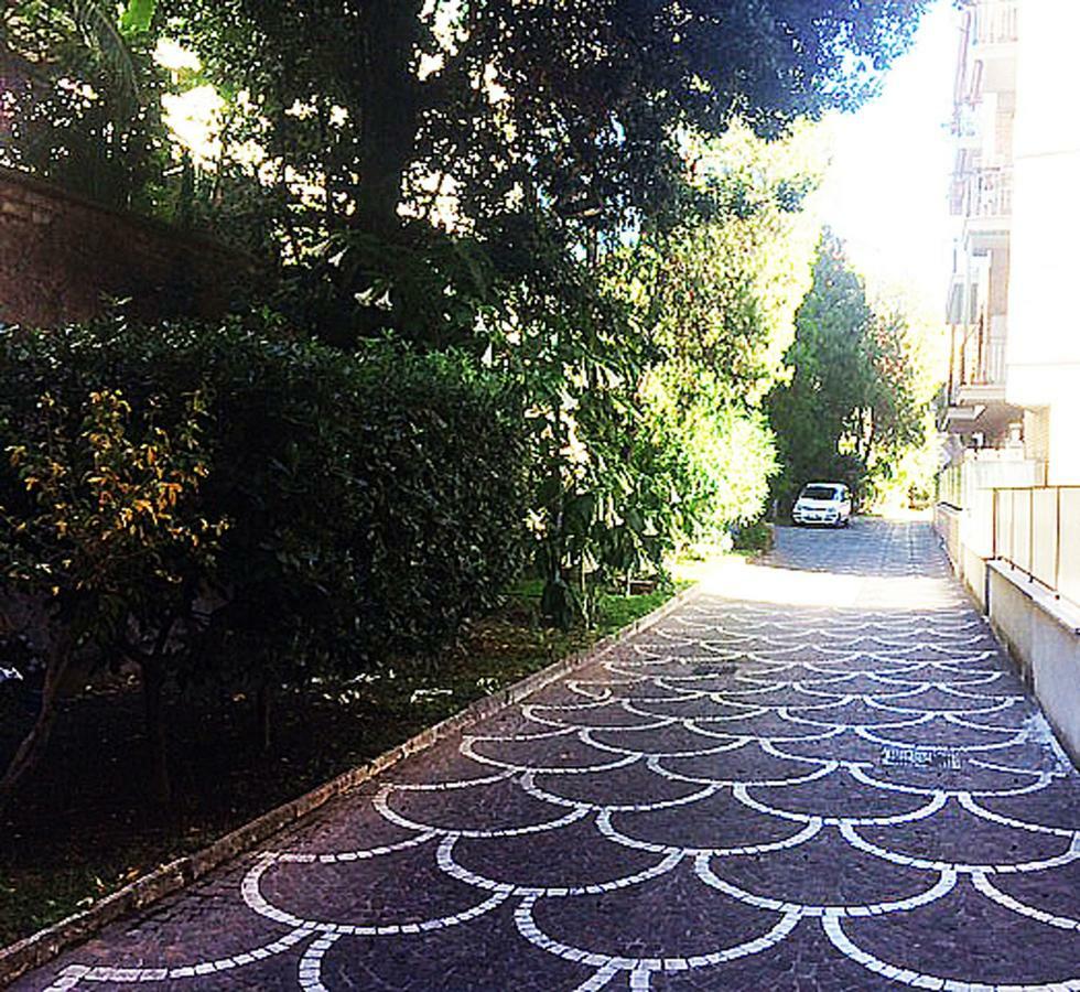 Roma Manuela'S Cozy Guest House Trastevere Bagian luar foto